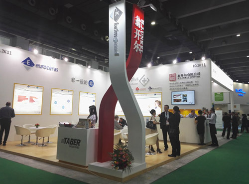 人气火爆聚集,chinaplas2017展会首日盛况!
