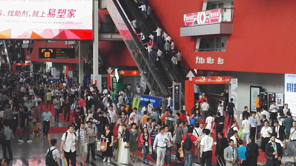 国际橡塑展场内