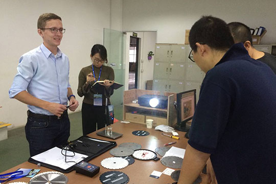 翁开尔携手德国技术工程师进行客户交流
