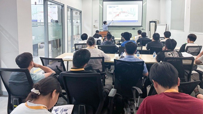 2025年汽车材料耐候老化与光照测试技术培训现场照片